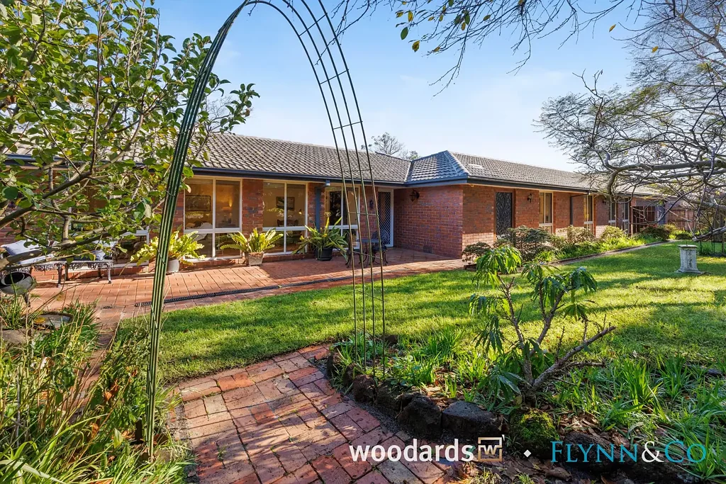 Rosebud 3chambre Dual Road Frontage - Please enter via Bayview Ave