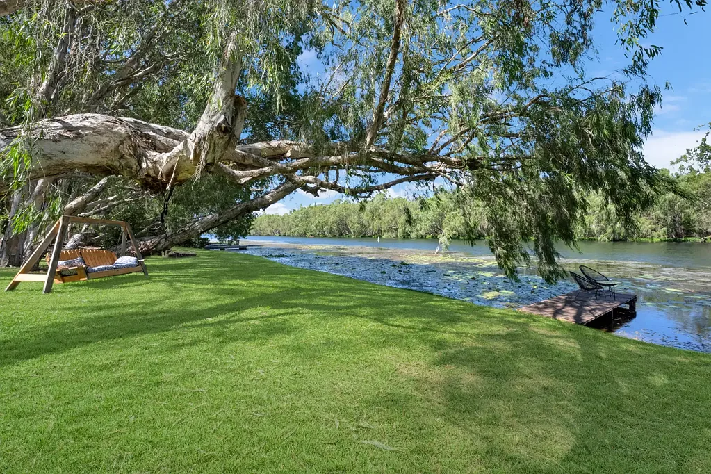 Kelso 5બેડરૂમ Tropical Riverfront Luxury At Its Finest