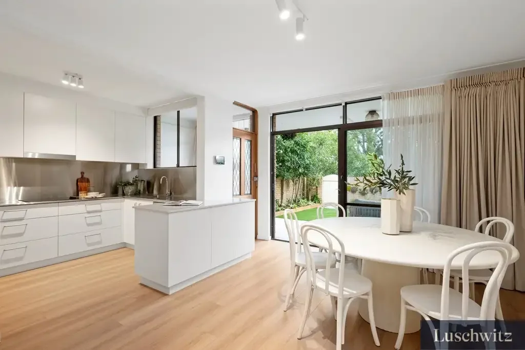 Roseville 3Moenga A Rare Roseville Townhouse with Space, Privacy and East-Side Convenience.