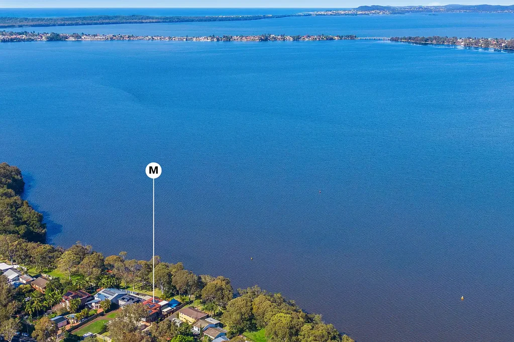 Buff Point 6房  Spacious dual living with pool on waterfront reserve