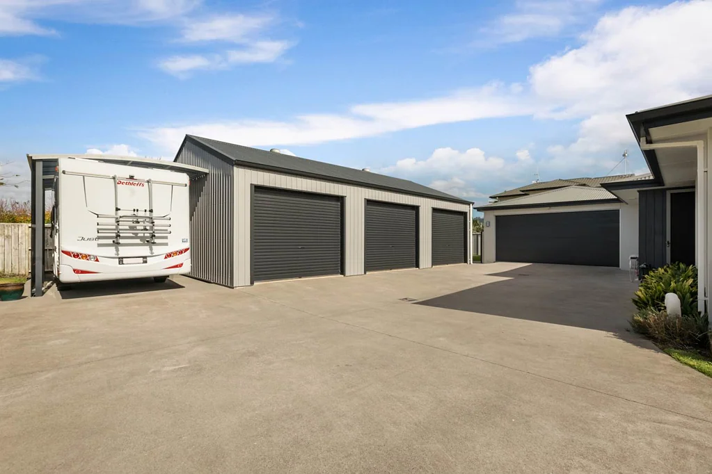 Athenree 4 Bedroom Super Car Garaging and the Home is a Bonus!