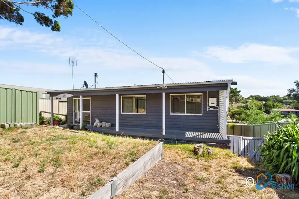Loch Sport 3房  NEAT & TIDY COTTAGE STYLE HOME - CLOSE TO 90 MILE BEACH