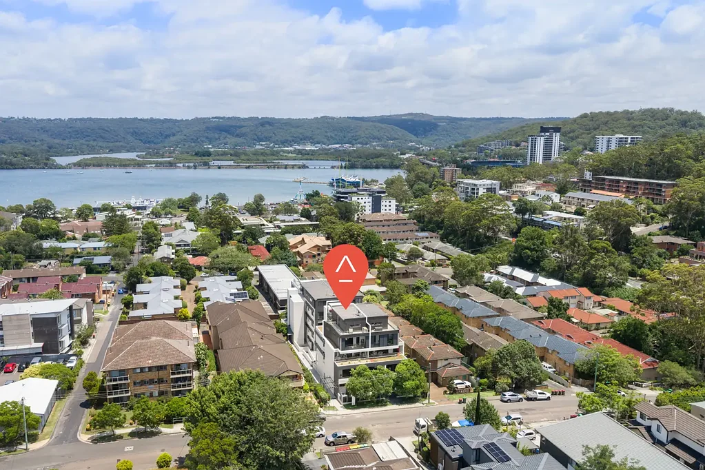 Point Frederick 3ห้องนอน Elevated in Every Sense: A Two-Level Point Frederick Penthouse