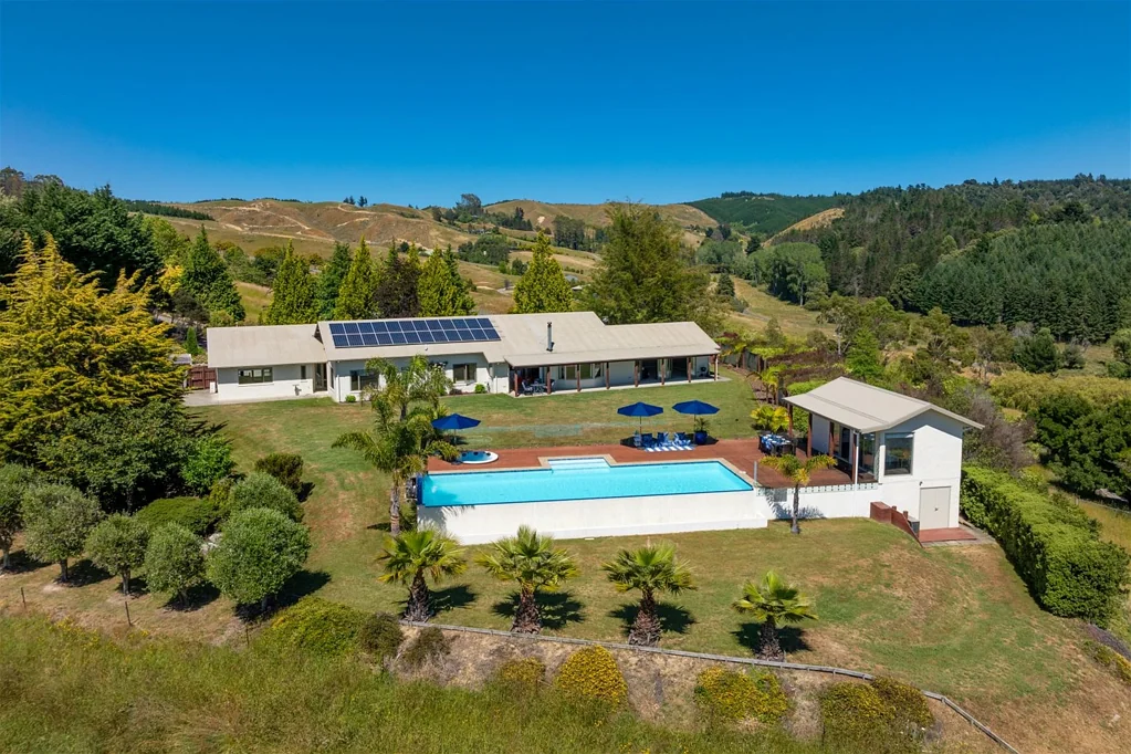 Redwood Valley 4कमरा Panoramic perfection in Redwood Valley