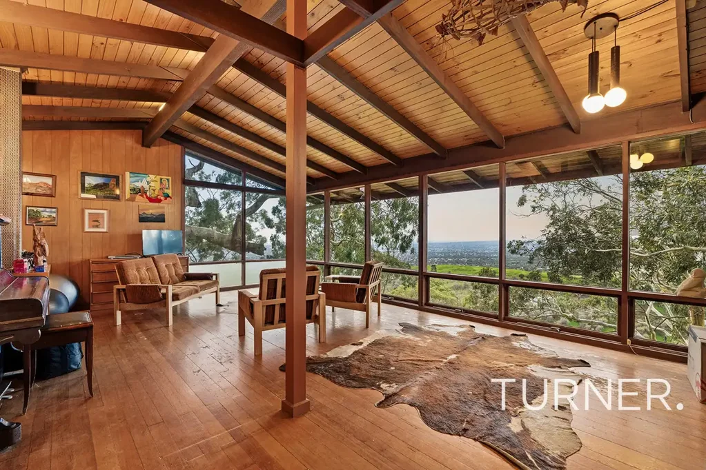Mount Osmond 4غرفة نوم Sunlight or twilight, this home is something special!