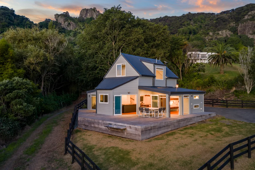 Whangarei Heads 3ห้องนอน AIRBNB BACH HELPS PAY FOR ITSELF