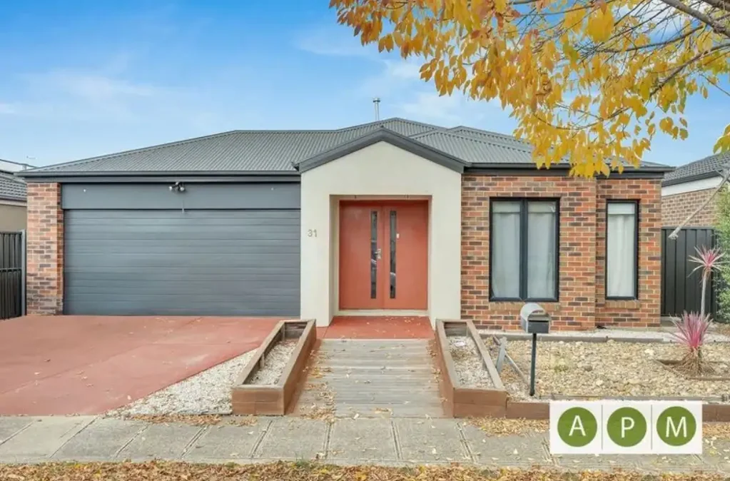 Charming Family Home for Rent in Tarneit: Spacious 4-Bedroom Retreat