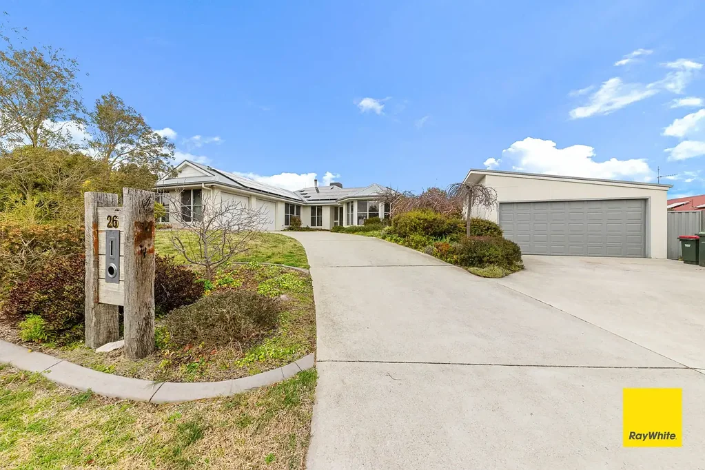 Bungendore 4 Bedroom Spacious family retreat with stunning views and exceptional outdoor living