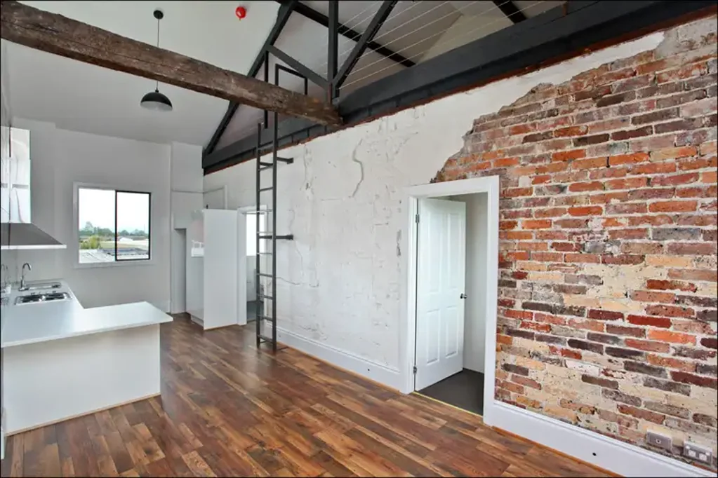 Modern unit in the heart of Windsor!