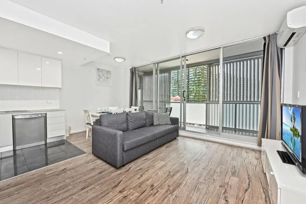 Furnished Modern One Bedroom Apartment In Perfect Location