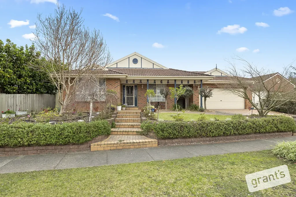 Narre Warren South 4房  The Perfect Family Lifestyle Awaits in Berwick Springs!