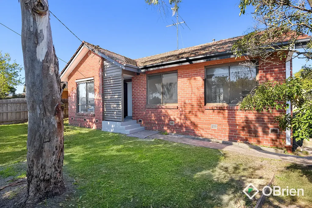 Frankston North 3ਬੈੱਡਰੂਮ Updated 3BR family home with future potential, plans and option to subdivide (STCA)