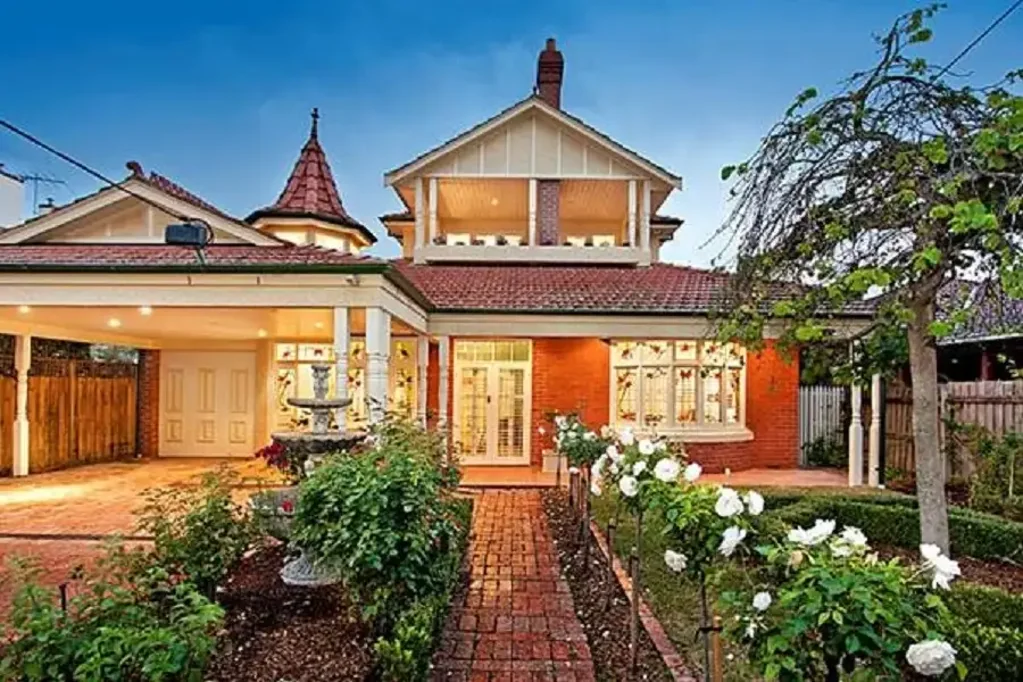 Landmark Family Home in Privileged Position