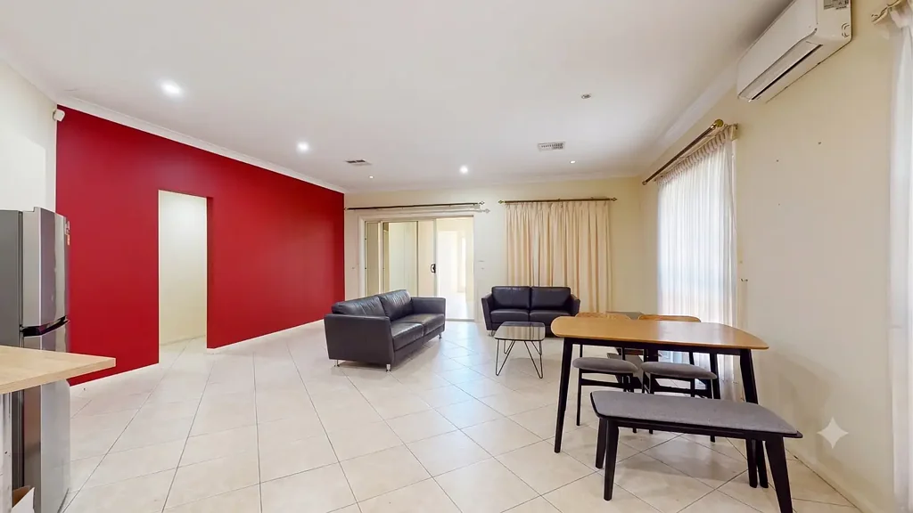 SPACIOUS FLAT, GREAT LOCATION!