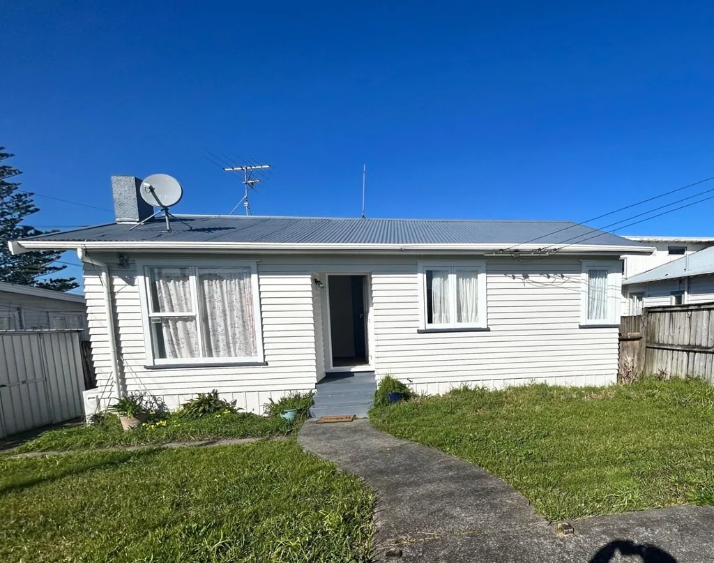 Freshly Renovated House For Rent!!
