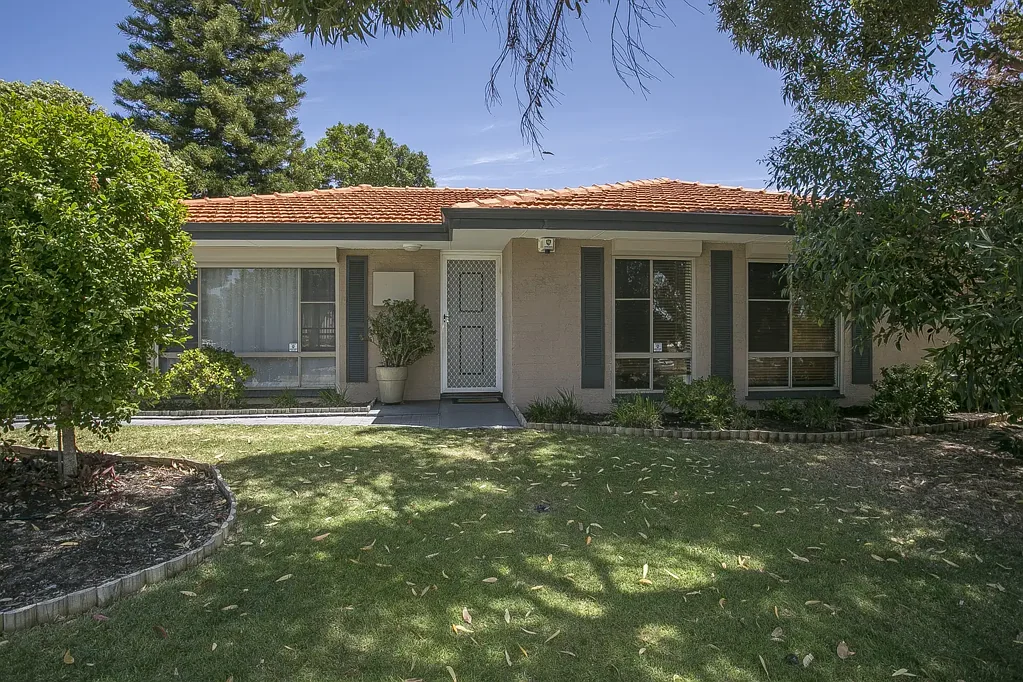 Very neat and spacious home with room for your boat, caravan or trailer!