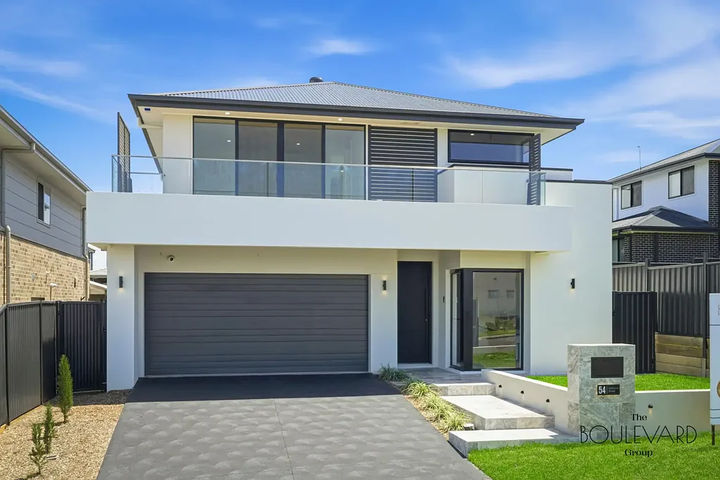 BEAUTIFUL FAMILY HOME WITH POOL!
