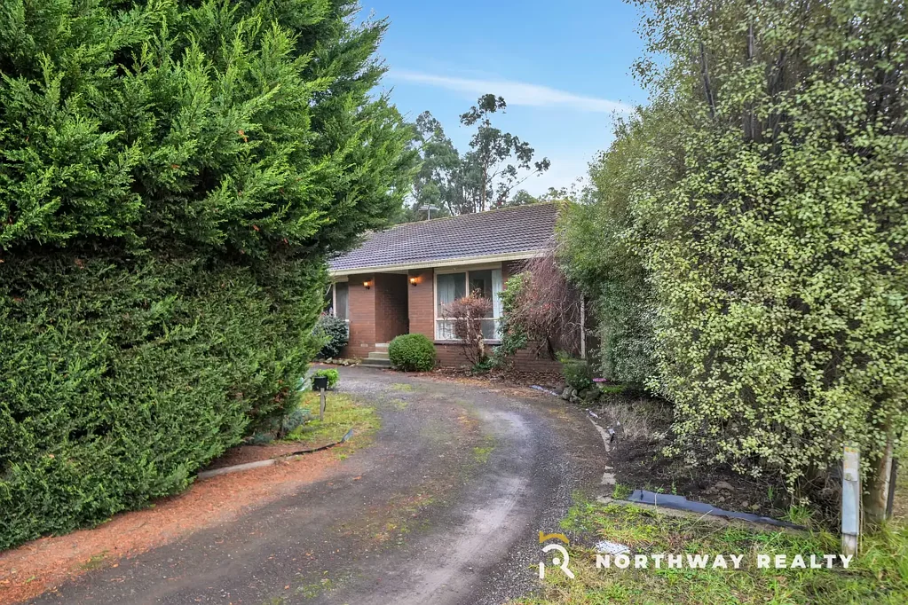 Wallan 3બેડરૂમ Exceptional family Home with Dual Stables and Ample Parking in Wallan!
