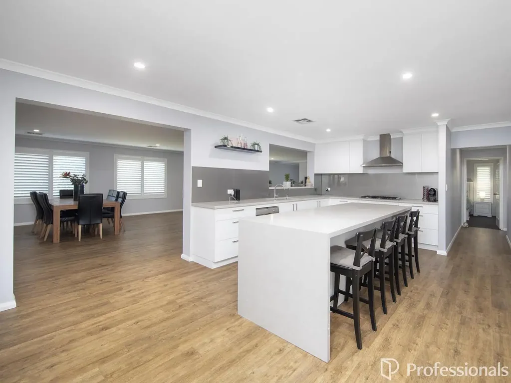 Helena Valley 6ห้องนอน Big Family Home with Space for Everyone - Plus a Granny Flat!