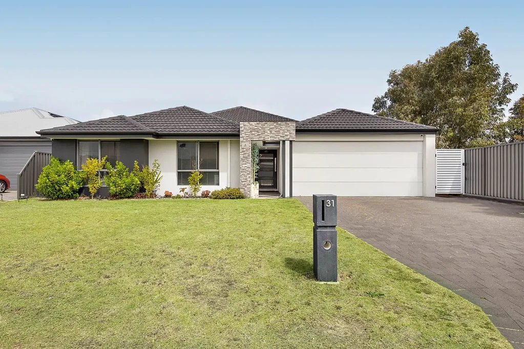 Landsdale 4Moenga Welcome Home: Luxury Living!