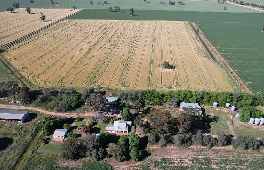 Forbes Excellent water security with 905* Ac of highly productive country with generous Grawlin and ground water allocations.