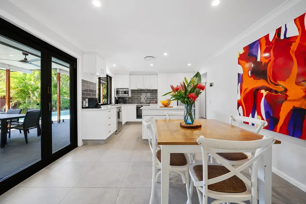 Robina 3 Bedroom WALK TO BOND UNIVERSITY - FULLY RENOVATED FAMILY HOME