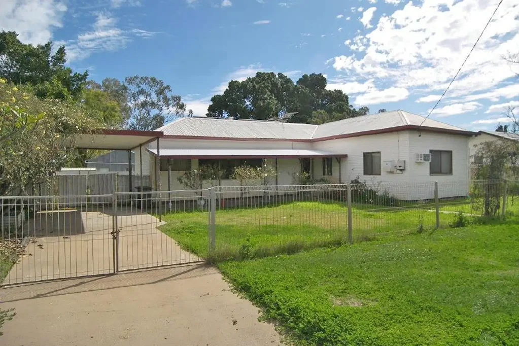 Bourke 3ਬੈੱਡਰੂਮ 3 Bedroom home in a quiet location