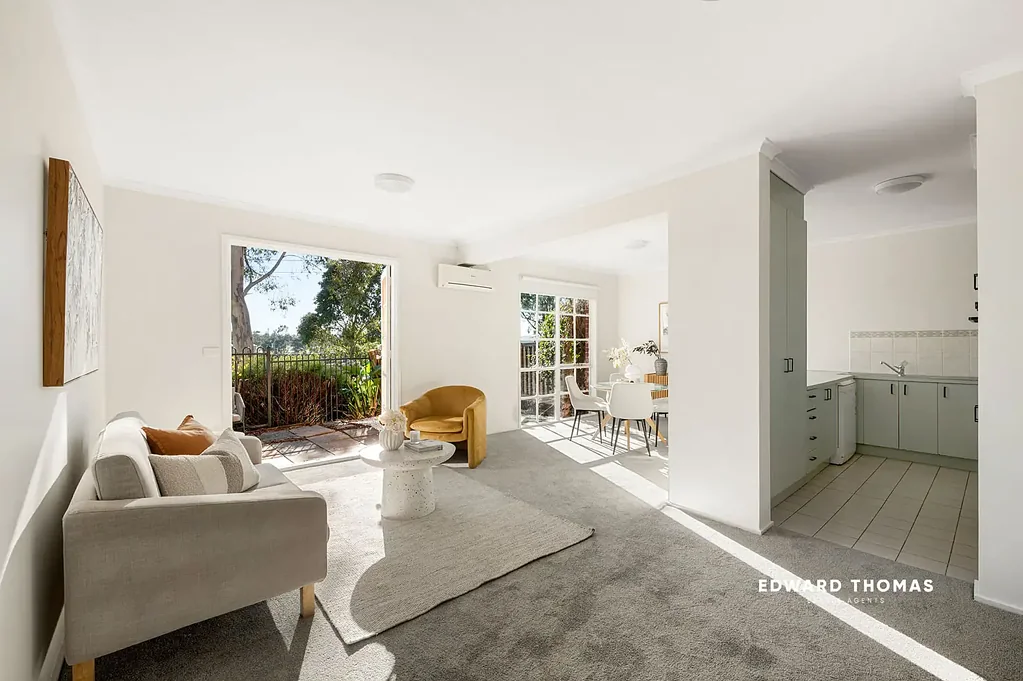 Footscray 2chambre Riverside Living with a Courtyard to Match