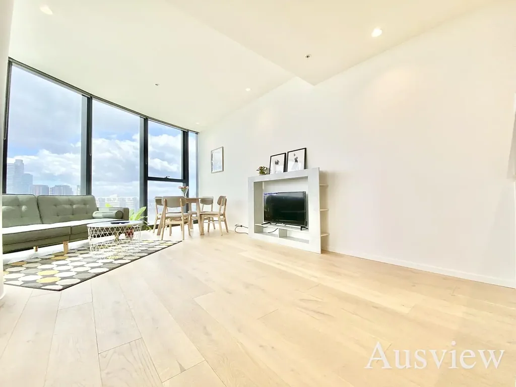 Elegant, Luxurious, Woolworth Downstairs, Walk into City!