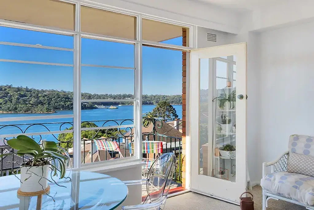 Elevated One Bed with Harbour Views