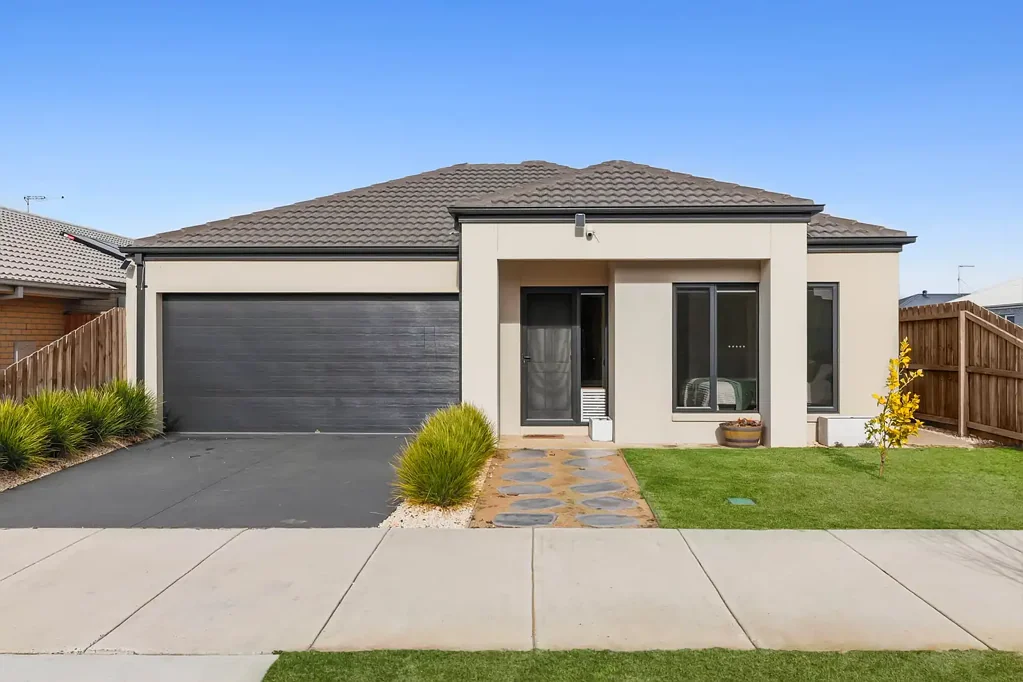 Drysdale 3 Bedroom Elegant Low-Maintenance Living in Central Walk Estate