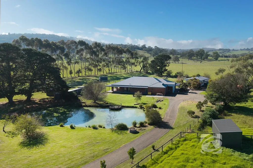 Pakenham 5房 林荫尽头私享 8830平米阔地 时尚厨餐居 主卧带套 独立工作室 双家庭生活空间 EXTENDED FAMILY LIVING IN TOOMUC VALLEY