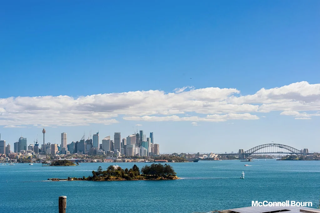 Grand Harbourside Family Living with Iconic City & Harbour Bridge Views