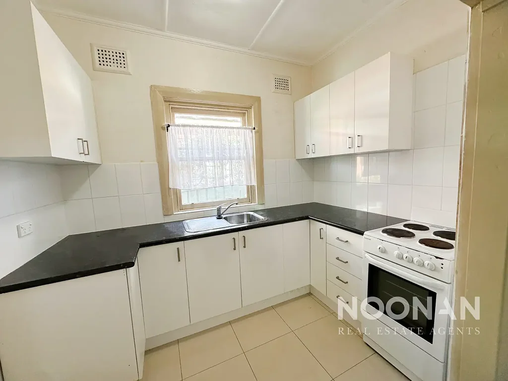 Charming 3-Bedroom Home for Rent in Peaceful Oatley Location