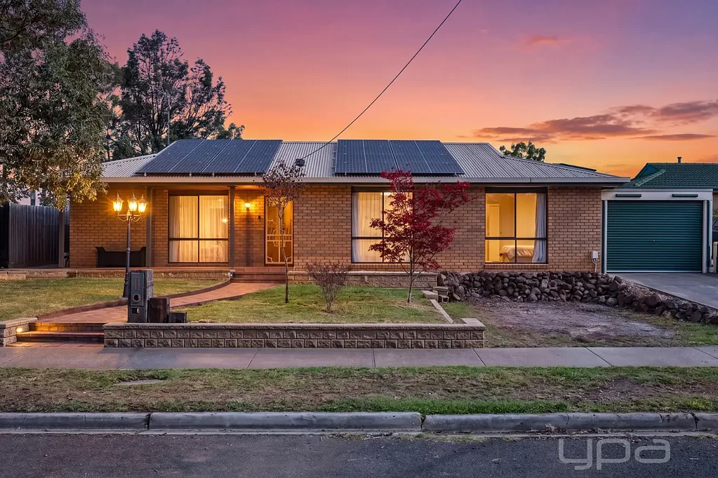 Bacchus Marsh 3ਬੈੱਡਰੂਮ OOZING WITH CLASS WHILE BEING CLOSE TO EVERYTHING!