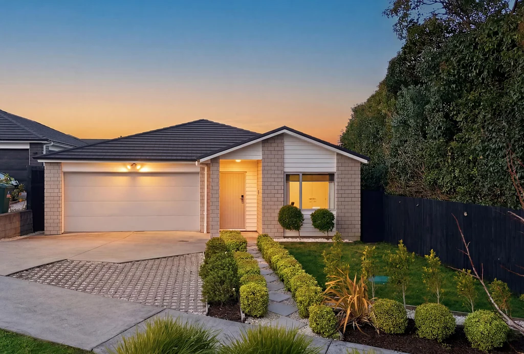 Pukekohe 4Phòng ngủ Modern Family Home - Motivated Vendors!