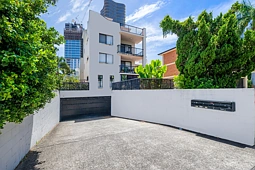 3/35 Britannia Avenue, Broadbeach