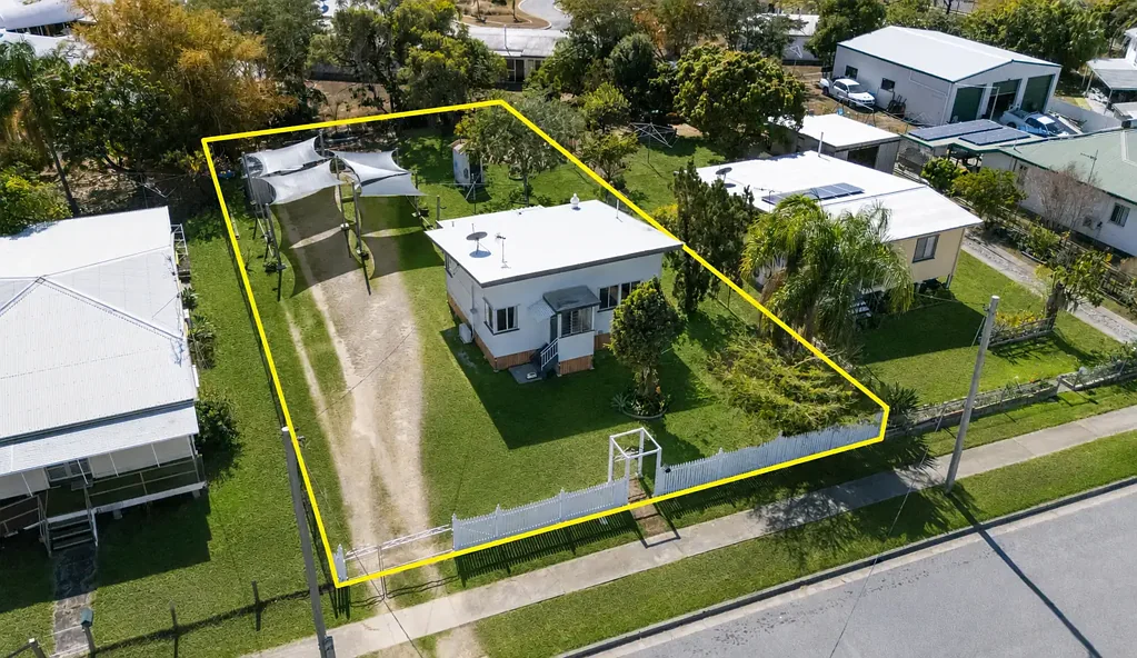 South Gladstone 2Habitaciones CLASSIC CHARM MEETS MODERN CONVENIENCE ON LARGE BLOCK AND SIDE ACCESS!