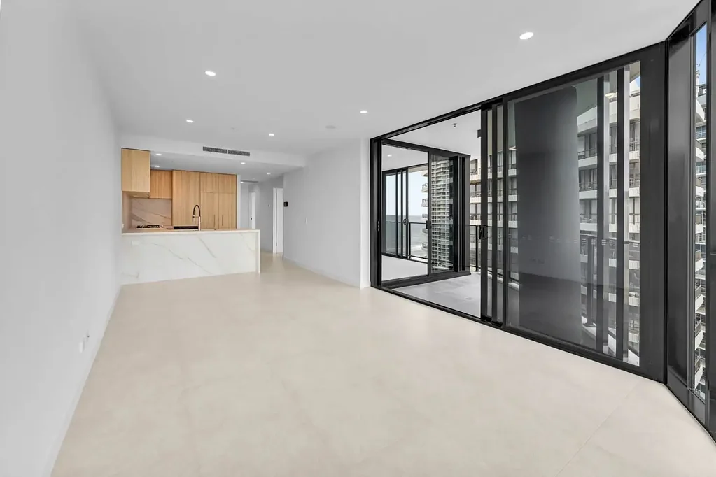 Stylish Coastal Living in the Heart of Main Beach