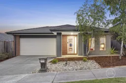 24 Gyrfalcon Way, Doreen