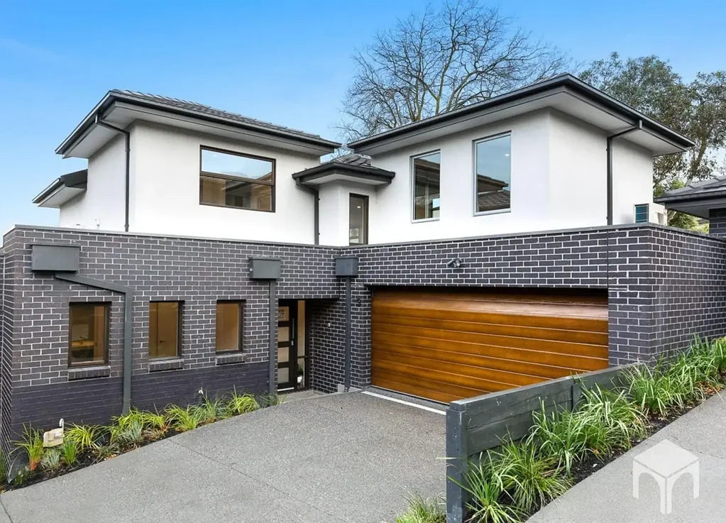 Spacious 4-Bedroom Townhouse with Modern Comforts in Prime Bulleen Location !!