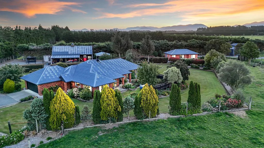 Oxford Two homes/range of outbuildings/rental income!