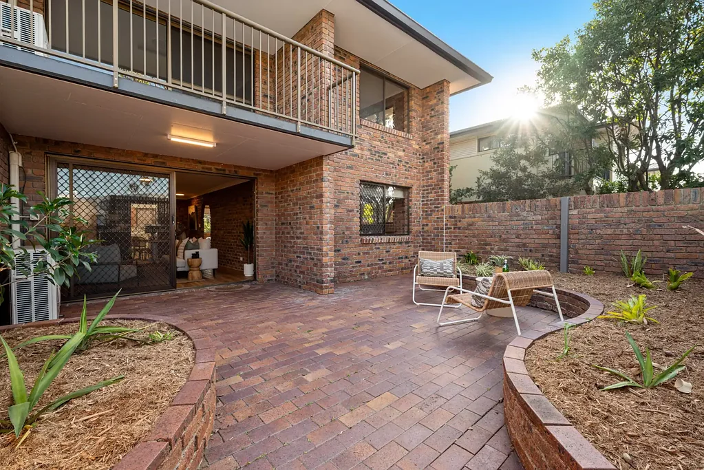 Indooroopilly 2房 带私人庭院的罕见底层公寓 Rare Ground-Floor Apartment with Private Courtyard