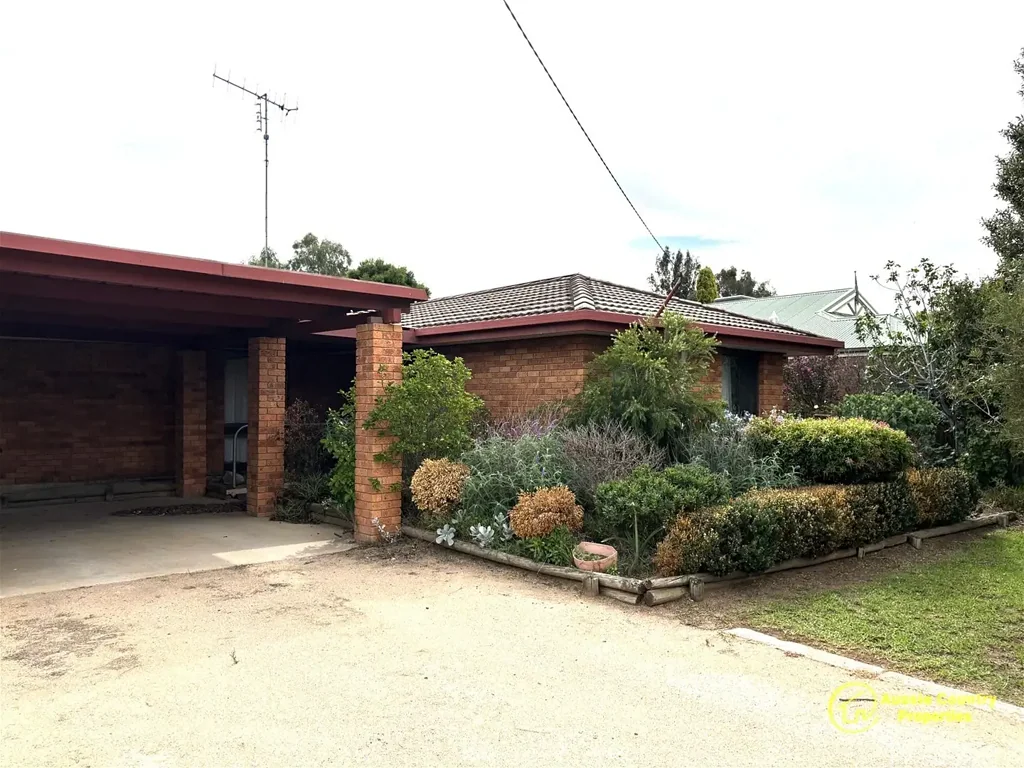 Berrigan 3Moenga Modern Family Comfort Backing onto the Berrigan Golf Course