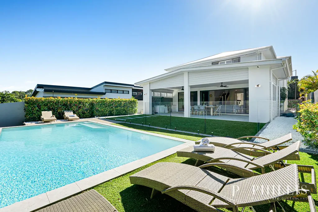 Hope Island 4部屋 Luxury Coastal Home|Poolside vibes, Fully Furnished