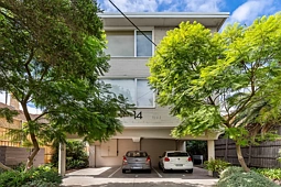 9/14 Deakin Street, St Kilda West