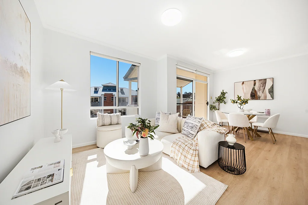 Balmain 2कमरा Sunlit Split-Level Living in a Resort-Style Harbourside Setting