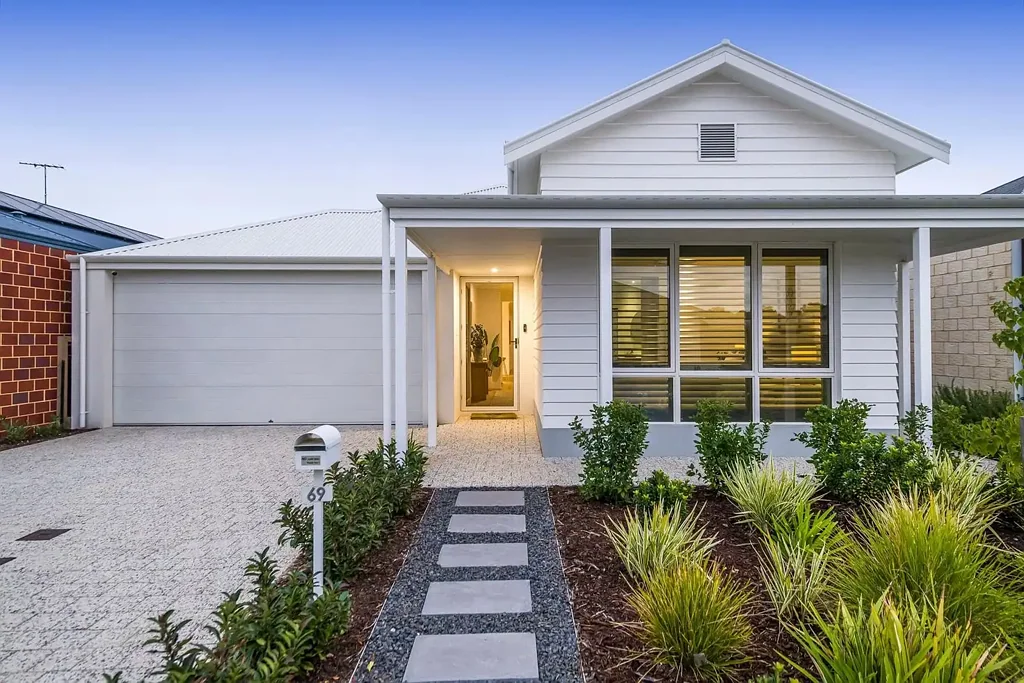 Caversham 4 Bedroom Architectural Luxury Crafted by Renowned Builder Dale Alcock Homes
