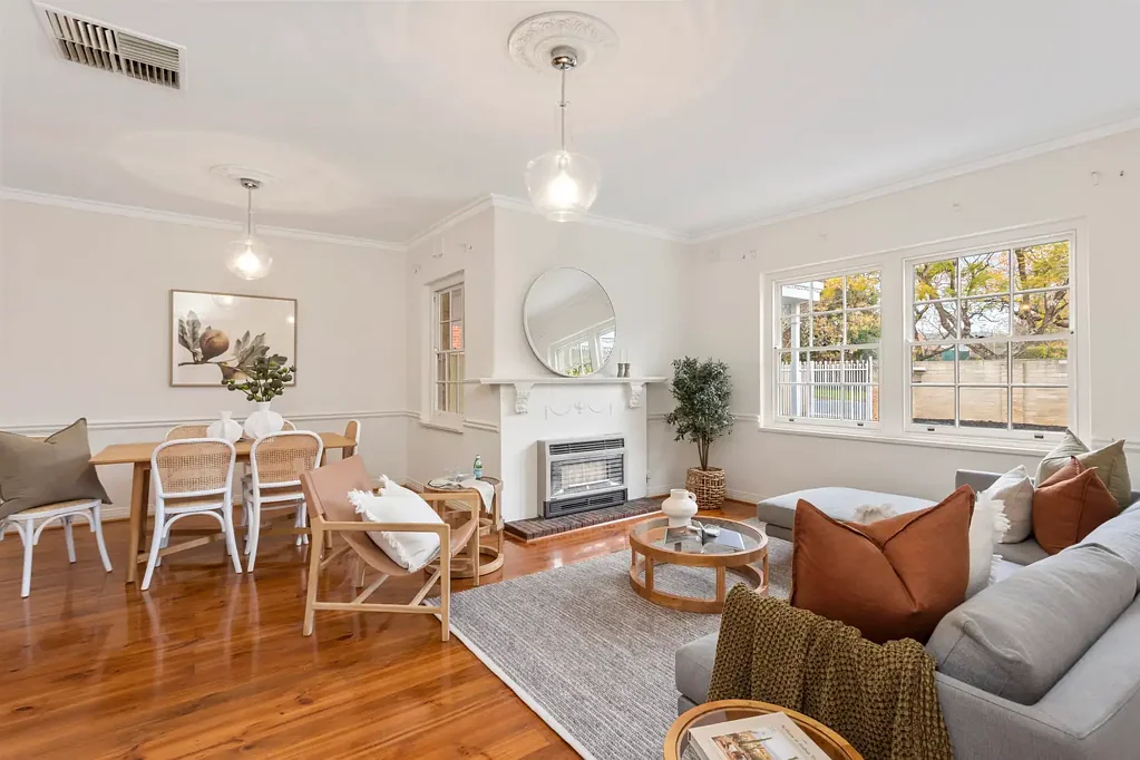 Westbourne Park 4ਬੈੱਡਰੂਮ Character home in sought-after suburb which screams potential
