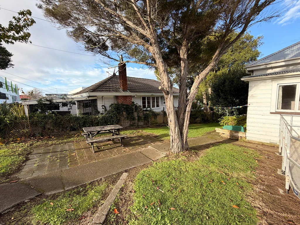 2 Bedroom, 1 Bathroom Unit for Rent – Greenlane